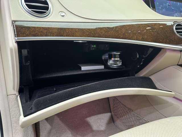メルセデス・ベンツ Ｓ３００ ハイブリッド 千葉県 2015(平27)年 6万km シルバー ＡＣＣ　/パノラマＳＲ　/黒革　/ＨＵＤ　/ナビ　/ＴＶ　/Ｂｌｕｅｔｏｏｔｈ接続　/３６０°シートヒーター　/電動トランク　/ＬＥＤヘッドライト　/オートハイビーム　/衝突軽減Ｂ　/ＢＳＭ　/ＬＫＡ　/禁煙車　/ドラレコ　/ＥＴＣ
