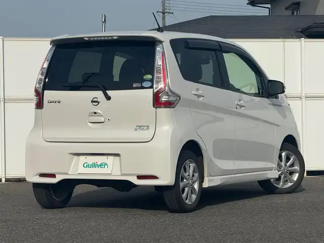 日産 デイズ ハイウェイスターX 岩手県 2018(平30)年 8.9万km ホワイトパール 4WD/エマージェンシーブレーキ/純正SDナビ/　　・CD/DVD/Bluetooth/フルセグ/アラウンドビューモニター/バックカメラ/シートヒーター/純正14インチアルミホイール/ステアリングスイッチ/アイドリングストップ/スマートキー/ETC
