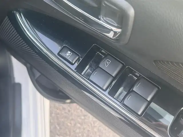 日産 デイズ ハイウェイスターX 岩手県 2018(平30)年 8.9万km ホワイトパール 4WD/エマージェンシーブレーキ/純正SDナビ/　　・CD/DVD/Bluetooth/フルセグ/アラウンドビューモニター/バックカメラ/シートヒーター/純正14インチアルミホイール/ステアリングスイッチ/アイドリングストップ/スマートキー/ETC