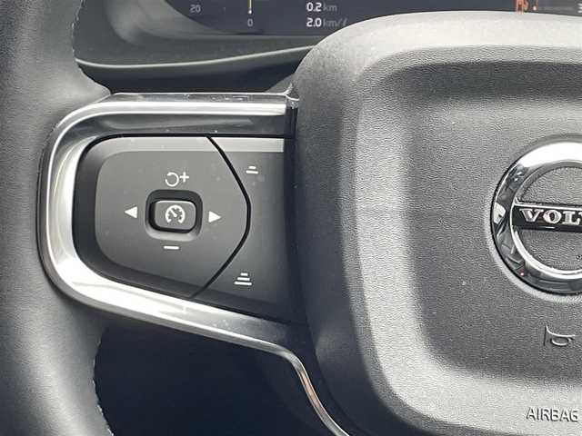 ボルボ ボルボ ＸＣ４０ アルティメット B4 AWD 高知県 2022(令4)年 0.5万km オニキスブラックP Google Assistant/Bluetooth メディアプレイヤー/Apple CarPlay/Android Auto/Lane Keeping Aid/前者発信通知機能/黒レザーシート/D/N席シートヒーター/ハンドルヒーター/harman/kardon/前後ドライブレコーダー/電動リアゲート