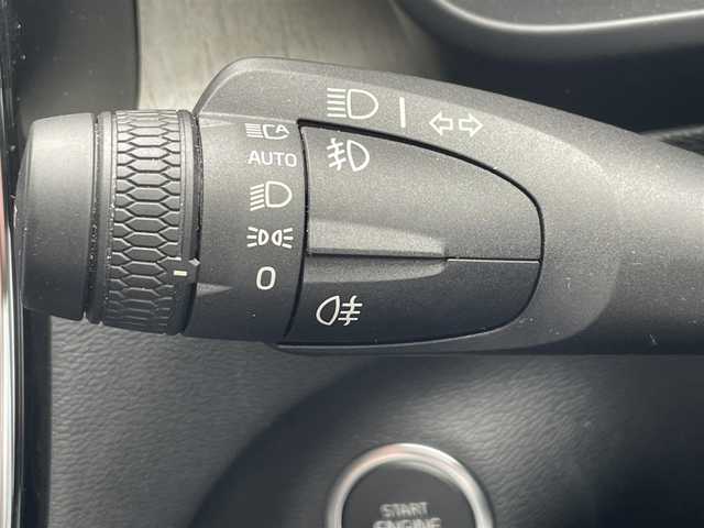 ボルボ ボルボ ＸＣ４０ アルティメット B4 AWD 高知県 2022(令4)年 0.5万km オニキスブラックP Google Assistant/Bluetooth メディアプレイヤー/Apple CarPlay/Android Auto/Lane Keeping Aid/前者発信通知機能/黒レザーシート/D/N席シートヒーター/ハンドルヒーター/harman/kardon/前後ドライブレコーダー/電動リアゲート