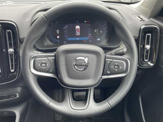 ボルボ ボルボ ＸＣ４０ アルティメット B4 AWD 高知県 2022(令4)年 0.5万km オニキスブラックP Google Assistant/Bluetooth メディアプレイヤー/Apple CarPlay/Android Auto/Lane Keeping Aid/前者発信通知機能/黒レザーシート/D/N席シートヒーター/ハンドルヒーター/harman/kardon/前後ドライブレコーダー/電動リアゲート