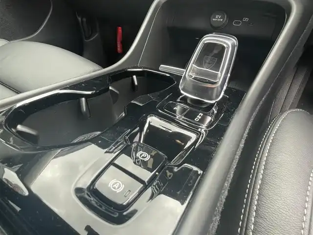 ボルボ ボルボ ＸＣ４０ アルティメット B4 AWD 高知県 2022(令4)年 0.5万km オニキスブラックP Google Assistant/Bluetooth メディアプレイヤー/Apple CarPlay/Android Auto/Lane Keeping Aid/前者発信通知機能/黒レザーシート/D/N席シートヒーター/ハンドルヒーター/harman/kardon/前後ドライブレコーダー/電動リアゲート