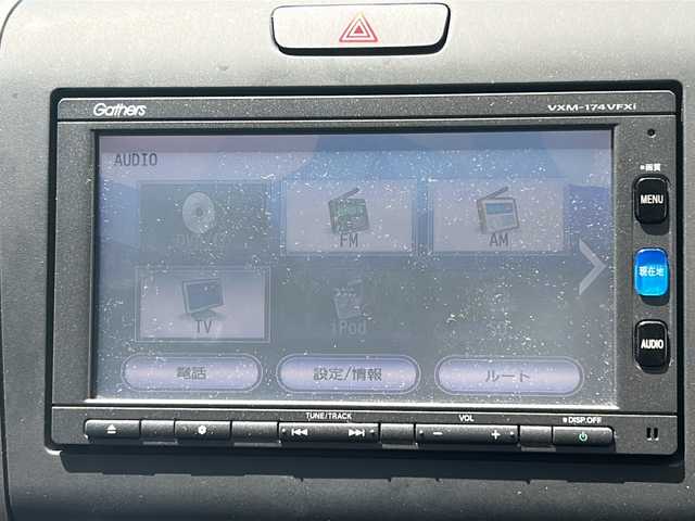 ホンダ フリード G ホンダセンシング 福岡県 2017(平29)年 10.7万km ホワイトオーキッドパール ・純正ナビ【VXM-174VFXi】/-BT/フルセグ/CD/DVD/SD/USB/FM/AM/・バックカメラ/・レーダークルーズコントロール/・衝突軽減ブレーキ/・車線逸脱警報/・両側パワースライドドア/・ビルトインETC/・横滑り防止装置/・純正アルミ15インチ/・純正フロアマット/・ステアリングリモコン/・アイドリングストップ/・LEDヘッドライト/・ドアバイザー/・ウィンカーミラー/・電格ミラー/・3列シート/・スマートキー×2