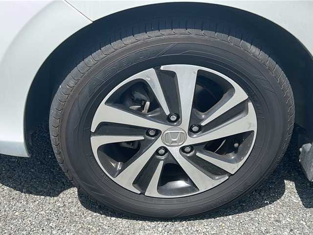 ホンダ フリード G ホンダセンシング 福岡県 2017(平29)年 10.7万km ホワイトオーキッドパール ・純正ナビ【VXM-174VFXi】/-BT/フルセグ/CD/DVD/SD/USB/FM/AM/・バックカメラ/・レーダークルーズコントロール/・衝突軽減ブレーキ/・車線逸脱警報/・両側パワースライドドア/・ビルトインETC/・横滑り防止装置/・純正アルミ15インチ/・純正フロアマット/・ステアリングリモコン/・アイドリングストップ/・LEDヘッドライト/・ドアバイザー/・ウィンカーミラー/・電格ミラー/・3列シート/・スマートキー×2