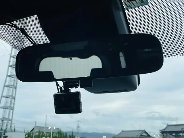 トヨタ ノア Si ダブルバイビーⅡ 熊本県 2019(令1)年 7.7万km ラグジュアリーホワイトパールクリスタルシャインガラスフレーク 純正ナビ/（BT/CD/DVD/AM/FM)/フルセグTV/バックカメラ/前後ドラレコ/ビルトインETC/トヨタセーフティーセンス/・パーキングサポートブレーキ/・プリクラッシュセーフティー/・クリアランスソナー/・レーンディパーチャーアラート/・先行車発進お知らせ機能/・オートハイビーム/横滑り防止/クルーズコントロール/両側パワースライドドア/ハーフレザーシート/革巻きステアリング/・ステアリングリモコン/プッシュスタート/・スマートキー/・アイドリングストップ/オートライト/・LEDヘッドライトフォグライト/純正ドアバイザー/社外フロアマット/後席サンシェード