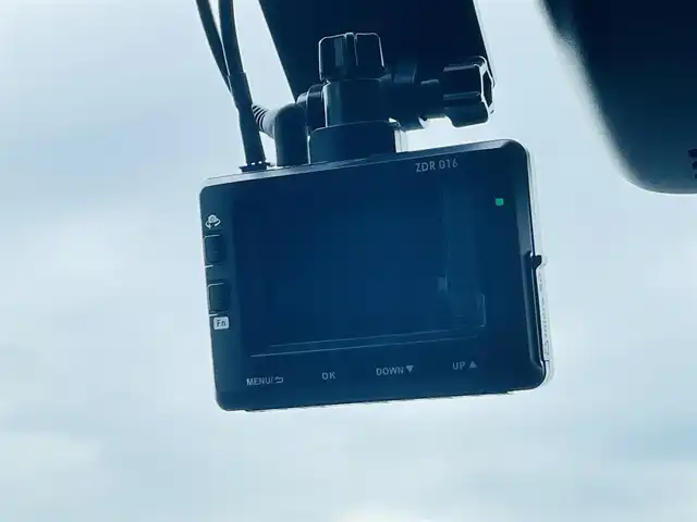 トヨタ ノア Si ダブルバイビーⅡ 熊本県 2019(令1)年 7.7万km ラグジュアリーホワイトパールクリスタルシャインガラスフレーク 純正ナビ/（BT/CD/DVD/AM/FM)/フルセグTV/バックカメラ/前後ドラレコ/ビルトインETC/トヨタセーフティーセンス/・パーキングサポートブレーキ/・プリクラッシュセーフティー/・クリアランスソナー/・レーンディパーチャーアラート/・先行車発進お知らせ機能/・オートハイビーム/横滑り防止/クルーズコントロール/両側パワースライドドア/ハーフレザーシート/革巻きステアリング/・ステアリングリモコン/プッシュスタート/・スマートキー/・アイドリングストップ/オートライト/・LEDヘッドライトフォグライト/純正ドアバイザー/社外フロアマット/後席サンシェード