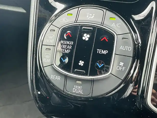 トヨタ ノア Si ダブルバイビーⅡ 熊本県 2019(令1)年 7.7万km ラグジュアリーホワイトパールクリスタルシャインガラスフレーク 純正ナビ/（BT/CD/DVD/AM/FM)/フルセグTV/バックカメラ/前後ドラレコ/ビルトインETC/トヨタセーフティーセンス/・パーキングサポートブレーキ/・プリクラッシュセーフティー/・クリアランスソナー/・レーンディパーチャーアラート/・先行車発進お知らせ機能/・オートハイビーム/横滑り防止/クルーズコントロール/両側パワースライドドア/ハーフレザーシート/革巻きステアリング/・ステアリングリモコン/プッシュスタート/・スマートキー/・アイドリングストップ/オートライト/・LEDヘッドライトフォグライト/純正ドアバイザー/社外フロアマット/後席サンシェード