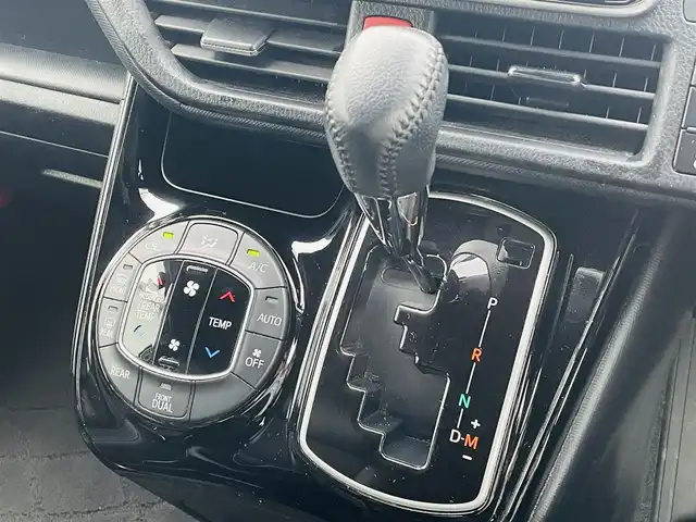 トヨタ ノア Si ダブルバイビーⅡ 熊本県 2019(令1)年 7.7万km ラグジュアリーホワイトパールクリスタルシャインガラスフレーク 純正ナビ/（BT/CD/DVD/AM/FM)/フルセグTV/バックカメラ/前後ドラレコ/ビルトインETC/トヨタセーフティーセンス/・パーキングサポートブレーキ/・プリクラッシュセーフティー/・クリアランスソナー/・レーンディパーチャーアラート/・先行車発進お知らせ機能/・オートハイビーム/横滑り防止/クルーズコントロール/両側パワースライドドア/ハーフレザーシート/革巻きステアリング/・ステアリングリモコン/プッシュスタート/・スマートキー/・アイドリングストップ/オートライト/・LEDヘッドライトフォグライト/純正ドアバイザー/社外フロアマット/後席サンシェード