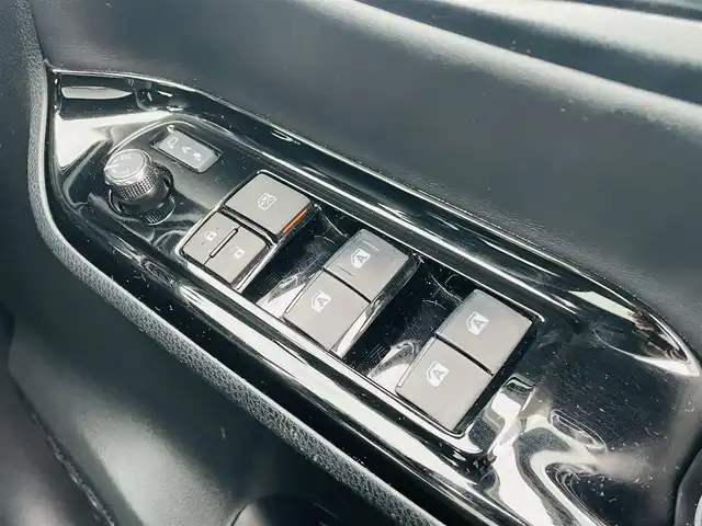 トヨタ ノア Si ダブルバイビーⅡ 熊本県 2019(令1)年 7.7万km ラグジュアリーホワイトパールクリスタルシャインガラスフレーク 純正ナビ/（BT/CD/DVD/AM/FM)/フルセグTV/バックカメラ/前後ドラレコ/ビルトインETC/トヨタセーフティーセンス/・パーキングサポートブレーキ/・プリクラッシュセーフティー/・クリアランスソナー/・レーンディパーチャーアラート/・先行車発進お知らせ機能/・オートハイビーム/横滑り防止/クルーズコントロール/両側パワースライドドア/ハーフレザーシート/革巻きステアリング/・ステアリングリモコン/プッシュスタート/・スマートキー/・アイドリングストップ/オートライト/・LEDヘッドライトフォグライト/純正ドアバイザー/社外フロアマット/後席サンシェード