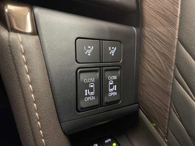 トヨタ アルファードハイブリット エグゼクティブ ラウンジ 道央・札幌 2023(令5)年 4.1万km ブラック ・4WD/・トヨタセーフティーセンス/・JBLプレミアムサウンドシステム/・左右独立ムーンルーフ/・ユニバーサルステップ/・トヨタチームメイト/・純正14インチフリップダウンモニター/・モデリスタインテリアイルミ/・純正14インチディスプレイオーディオ/・純正CD/DVDプレーヤー/・BT/USB(AppleCarPlay/AndroidAuto)/・HDMIポート/フルセグTV/・パノラミックビューモニター/・両側パワースライドドア/・パワーバックドア/・アドバンストドライブ/・アドバンストパーク/・3眼LEDヘッドライト/・アダプティブハイビーム/・後席用パワーサンシェード/・ベージュプレミアムナッパーレザーシート/・シートヒーター/ベンチレーション/・メモリーパワーシート/・純正17インチAW/・ヘッドアップディスプレイ/・スマートキー/・置くだけ充電/100V電源/・デジタルインナーミラー/・ドライブレコーダー/・ETC2.0