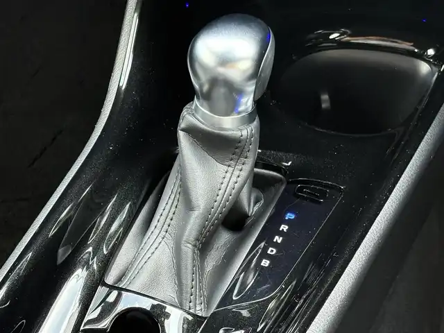 トヨタ Ｃ－ＨＲ G モード ネロ 三重県 2019(令1)年 7.7万km ホワイトパールクリスタルシャイン ♪車検 令和8年9月11日迄/プリクラッシュセーフティ/レーンディパーチャーアラート/ブラインドスポットモニター/リヤクロストラフィックアラート/クリアランスソナー/レーダークルーズコントロール/オートマチックハイビーム/オートブレーキホールド/スマートキー×2/プッシュスタート/ハーフレザーシート/前席シートヒーター/純正9インチナビ/・CD録音・SD・フルセグ/・DVD再生/・Bluetoothオーディオ/・バックカメラ/前後ドライブレコーダー/純正18インチAW/LEDヘッドライト/LEDフォグライト/オートライト/ウィンカーミラー/オートリトラクタブルミラー/革巻ステアリング/ステアリングスイッチ/プライバシーガラス/フロアマット/ETC/サイド/カーテンエアバック