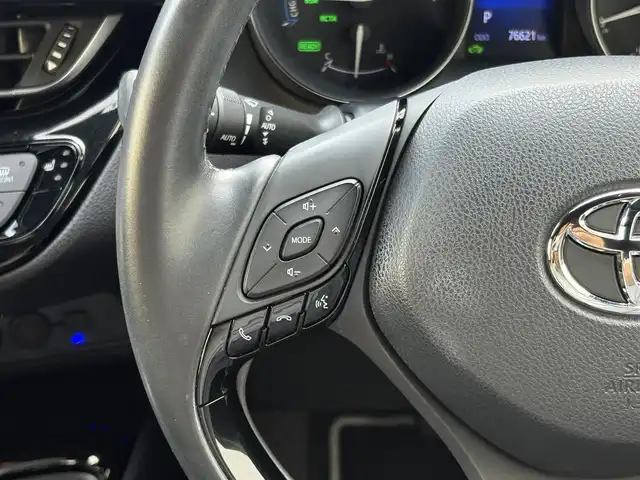 トヨタ Ｃ－ＨＲ G モード ネロ 三重県 2019(令1)年 7.7万km ホワイトパールクリスタルシャイン ♪車検 令和8年9月11日迄/プリクラッシュセーフティ/レーンディパーチャーアラート/ブラインドスポットモニター/リヤクロストラフィックアラート/クリアランスソナー/レーダークルーズコントロール/オートマチックハイビーム/オートブレーキホールド/スマートキー×2/プッシュスタート/ハーフレザーシート/前席シートヒーター/純正9インチナビ/・CD録音・SD・フルセグ/・DVD再生/・Bluetoothオーディオ/・バックカメラ/前後ドライブレコーダー/純正18インチAW/LEDヘッドライト/LEDフォグライト/オートライト/ウィンカーミラー/オートリトラクタブルミラー/革巻ステアリング/ステアリングスイッチ/プライバシーガラス/フロアマット/ETC/サイド/カーテンエアバック