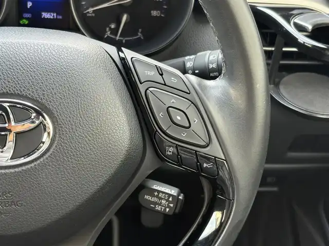 トヨタ Ｃ－ＨＲ G モード ネロ 三重県 2019(令1)年 7.7万km ホワイトパールクリスタルシャイン ♪車検 令和8年9月11日迄/プリクラッシュセーフティ/レーンディパーチャーアラート/ブラインドスポットモニター/リヤクロストラフィックアラート/クリアランスソナー/レーダークルーズコントロール/オートマチックハイビーム/オートブレーキホールド/スマートキー×2/プッシュスタート/ハーフレザーシート/前席シートヒーター/純正9インチナビ/・CD録音・SD・フルセグ/・DVD再生/・Bluetoothオーディオ/・バックカメラ/前後ドライブレコーダー/純正18インチAW/LEDヘッドライト/LEDフォグライト/オートライト/ウィンカーミラー/オートリトラクタブルミラー/革巻ステアリング/ステアリングスイッチ/プライバシーガラス/フロアマット/ETC/サイド/カーテンエアバック