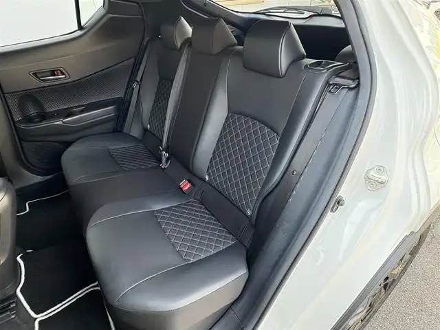 トヨタ Ｃ－ＨＲ G モード ネロ 三重県 2019(令1)年 7.7万km ホワイトパールクリスタルシャイン ♪車検 令和8年9月11日迄/プリクラッシュセーフティ/レーンディパーチャーアラート/ブラインドスポットモニター/リヤクロストラフィックアラート/クリアランスソナー/レーダークルーズコントロール/オートマチックハイビーム/オートブレーキホールド/スマートキー×2/プッシュスタート/ハーフレザーシート/前席シートヒーター/純正9インチナビ/・CD録音・SD・フルセグ/・DVD再生/・Bluetoothオーディオ/・バックカメラ/前後ドライブレコーダー/純正18インチAW/LEDヘッドライト/LEDフォグライト/オートライト/ウィンカーミラー/オートリトラクタブルミラー/革巻ステアリング/ステアリングスイッチ/プライバシーガラス/フロアマット/ETC/サイド/カーテンエアバック