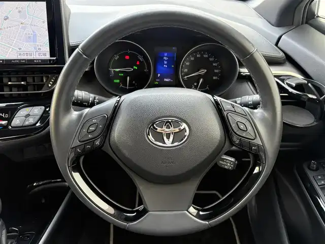 トヨタ Ｃ－ＨＲ G モード ネロ 三重県 2019(令1)年 7.7万km ホワイトパールクリスタルシャイン ♪車検 令和8年9月11日迄/プリクラッシュセーフティ/レーンディパーチャーアラート/ブラインドスポットモニター/リヤクロストラフィックアラート/クリアランスソナー/レーダークルーズコントロール/オートマチックハイビーム/オートブレーキホールド/スマートキー×2/プッシュスタート/ハーフレザーシート/前席シートヒーター/純正9インチナビ/・CD録音・SD・フルセグ/・DVD再生/・Bluetoothオーディオ/・バックカメラ/前後ドライブレコーダー/純正18インチAW/LEDヘッドライト/LEDフォグライト/オートライト/ウィンカーミラー/オートリトラクタブルミラー/革巻ステアリング/ステアリングスイッチ/プライバシーガラス/フロアマット/ETC/サイド/カーテンエアバック