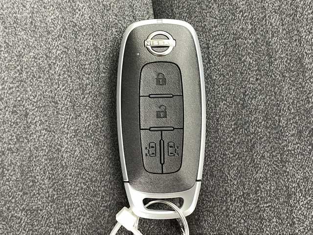 日産 セレナ e－パワー ハイウェイスター V 千葉県 2025(令7)年 0.1千km プリズムホワイト 衝突軽減ブレーキ/レーンキープアシスト/レーダークルーズコントロール/オートマチックハイビーム/全方位カメラ/純正メモリナビ/（フルセグ/Bluetooth/USB/FM/AM/HDMI）/ビルトインETC2.0/ドライブレコーダー（前後）/アイドリングストップ/両側パワースライドドア/スマートキー/LEDヘッドライト/電動格納ミラー/W＋サイド＋カーテンエアバッグ/純正16インチアルミホイール