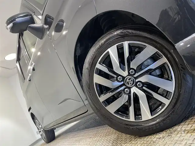 トヨタ ルーミー カスタムG 愛知県 2023(令5)年 3.2万km ブラックマイカメタリック 純正９インチディスプレイオーディオ/両側パワースライドドア/衝突軽減ブレーキ/レーダークルーズコントロール/車線逸脱警報/クリアランスソナー/先行車発進告知/電動パーキングブレーキ/前席シートヒーター/前後ドライブレコーダー/バックカメラ/アクセサリーソケット/USB入力端子/LEDヘッドライト/純正フロアマット/純正14インチアルミホイール