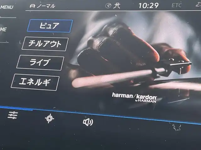 フォルクスワーゲン ＶＷ ティグアン TSI Rライン 静岡県 2021(令3)年 3.9万km オリックスホワイトパールエフェクト ワンオーナー /DiscoverPRO ナビBluetooth CarPlay対応/デジタルメーター/ヘッドアップディスプレイ/パノラマサンルーフ/ブラックレザーシートシートヒーター /ステアリングヒーター/前席メモリーパワーシート/harman/kardonサラウンド/パワーバックドア /フロントアシスト サイドアシスト/レーンチェンジアシスト/前後ドライブレコーダー/DSRCETC/フィルム施工