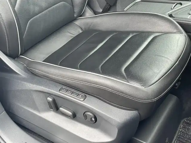 フォルクスワーゲン ＶＷ ティグアン TSI Rライン 静岡県 2021(令3)年 3.9万km オリックスホワイトパールエフェクト ワンオーナー /DiscoverPRO ナビBluetooth CarPlay対応/デジタルメーター/ヘッドアップディスプレイ/パノラマサンルーフ/ブラックレザーシートシートヒーター /ステアリングヒーター/前席メモリーパワーシート/harman/kardonサラウンド/パワーバックドア /フロントアシスト サイドアシスト/レーンチェンジアシスト/前後ドライブレコーダー/DSRCETC/フィルム施工