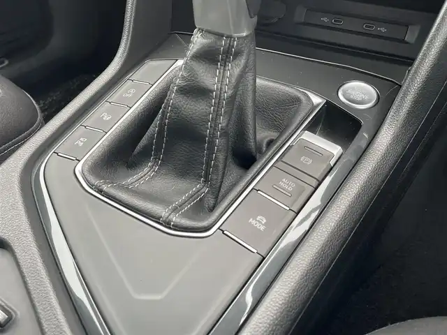 フォルクスワーゲン ＶＷ ティグアン TSI Rライン 静岡県 2021(令3)年 3.9万km オリックスホワイトパールエフェクト ワンオーナー /DiscoverPRO ナビBluetooth CarPlay対応/デジタルメーター/ヘッドアップディスプレイ/パノラマサンルーフ/ブラックレザーシートシートヒーター /ステアリングヒーター/前席メモリーパワーシート/harman/kardonサラウンド/パワーバックドア /フロントアシスト サイドアシスト/レーンチェンジアシスト/前後ドライブレコーダー/DSRCETC/フィルム施工