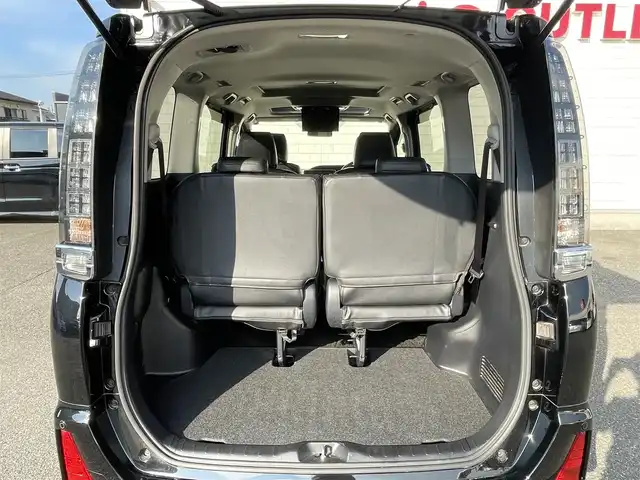 トヨタ ヴォクシー ZS 山口県 2014(平26)年 8.9万km ブラック Wサンルーフ/アルパイン10型SDナビ/・フルセグTV CD DVD BT/アルパイン11.4型/・フリップダウンモニター/両側パワースライドドア/LEDオートヘッドライト/フォグライト/スマートキー/ビルトインETC/ウッドコンビステアリング/コーナーセンサー/横滑り防止/リア窓ロールサンシェード/禁煙車