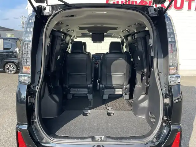 トヨタ ヴォクシー ZS 山口県 2014(平26)年 8.9万km ブラック Wサンルーフ/アルパイン10型SDナビ/・フルセグTV CD DVD BT/アルパイン11.4型/・フリップダウンモニター/両側パワースライドドア/LEDオートヘッドライト/フォグライト/スマートキー/ビルトインETC/ウッドコンビステアリング/コーナーセンサー/横滑り防止/リア窓ロールサンシェード/禁煙車