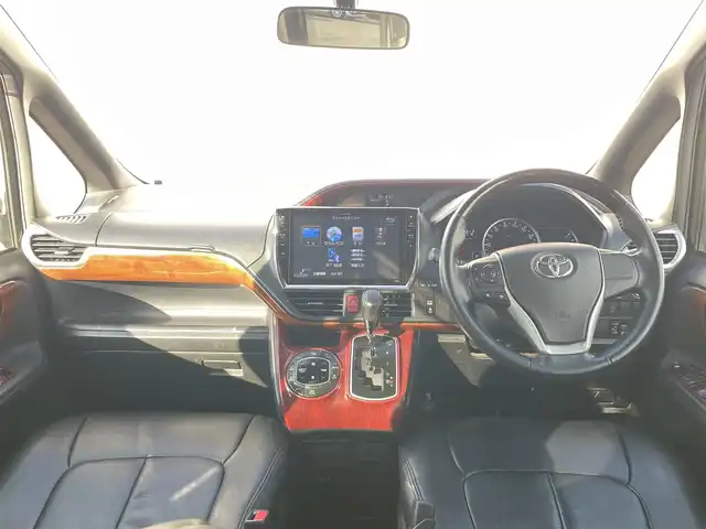 トヨタ ヴォクシー ZS 山口県 2014(平26)年 8.9万km ブラック Wサンルーフ/アルパイン10型SDナビ/・フルセグTV CD DVD BT/アルパイン11.4型/・フリップダウンモニター/両側パワースライドドア/LEDオートヘッドライト/フォグライト/スマートキー/ビルトインETC/ウッドコンビステアリング/コーナーセンサー/横滑り防止/リア窓ロールサンシェード/禁煙車