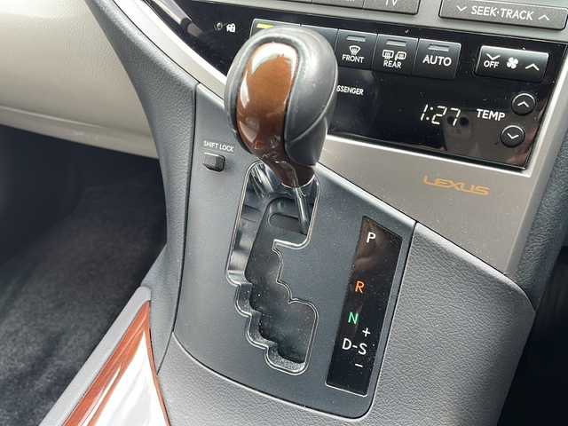 レクサス ＲＸ 450h バージョンL 秋田県 2011(平23)年 8万km スターライトブラックガラスフレーク ・4WD/・純正ナビ/フルセグTV/DVD/CD/MSV/BT/・バックカメラ/・サンルーフ/・ドライブレコーダー/・純正エンジンスターター/・クルーズコントロール/・パワーバックドア/・ビルトインETC/・レザーシート/・前席パワーシート/・前席シートヒーター/エアシート/・LEDヘッドライト/・LEDフォグ/・プッシュスタート/・スマートキー/・ドアバイザー/・電格ミラー/・冬タイヤ社外18インチAW積込