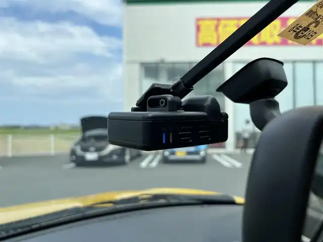 ダイハツ コペン セロS 愛知県 2023(令5)年 3.4万km ジョーヌイエロー ５速ミッション・ターボ車/ツートンカラー/純正ナビ／フルセグ／ＤＶＤ／ＣＤ／ＢＴ/社外ＥＴＣ/レカロスポーツシート/ビルシュタインサスペンション/モモステアリング/ＬＥＤヘットライト/電動オープン/プッシュエンジンスタート/シートヒーター/純正16インチアルミホイール/フロアマット/ドアバイザー