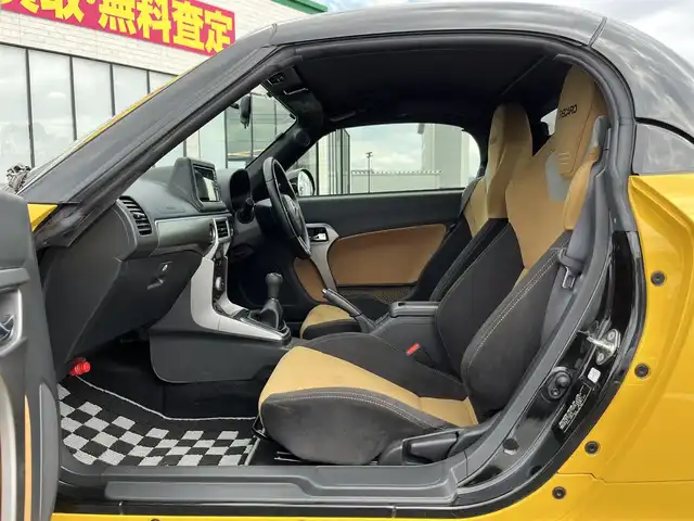 ダイハツ コペン セロS 愛知県 2023(令5)年 3.4万km ジョーヌイエロー ５速ミッション・ターボ車/ツートンカラー/純正ナビ／フルセグ／ＤＶＤ／ＣＤ／ＢＴ/社外ＥＴＣ/レカロスポーツシート/ビルシュタインサスペンション/モモステアリング/ＬＥＤヘットライト/電動オープン/プッシュエンジンスタート/シートヒーター/純正16インチアルミホイール/フロアマット/ドアバイザー