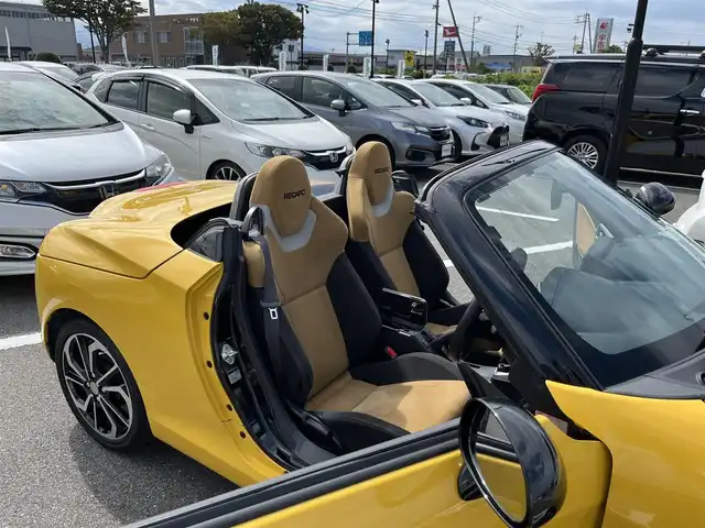 ダイハツ コペン セロS 愛知県 2023(令5)年 3.4万km ジョーヌイエロー ５速ミッション・ターボ車/ツートンカラー/純正ナビ／フルセグ／ＤＶＤ／ＣＤ／ＢＴ/社外ＥＴＣ/レカロスポーツシート/ビルシュタインサスペンション/モモステアリング/ＬＥＤヘットライト/電動オープン/プッシュエンジンスタート/シートヒーター/純正16インチアルミホイール/フロアマット/ドアバイザー