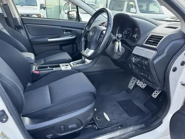 スバル レヴォーグ 1．6GT－S アイサイト 香川県 2015(平27)年 5.6万km クリスタルホワイトP 登録時走行距離：55954km/アイサイト/→プリクラッシュブレーキ/→アダプティブクルーズコントロール/→車線逸脱警報/サンルーフ/ディーラーオプション7インチナビ/→フルセグTV/→ＣＤ／ＤＶＤ/バックカメラ/後側方警戒支援機能/サイドビューモニター/ハイビームアシスト/アイサイトアシストモニター/革巻きステアリング/前席パワーシート/LEDヘッドライト/電動格納ウィンカーミラー/プッシュスタート/バイザー