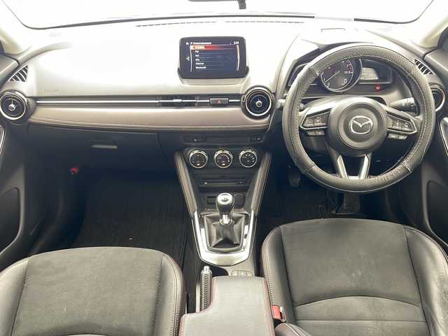 マツダ デミオ 13S ツーリング Lパッケージ 沖縄県 2017(平29)年 6.9万km ソウルレッドプレミアムメタリック 純正ナビ　　/　(フルセグＴＶ　Ｂｌｕｅｔｏｏｔｈ　ＣＤ／ＤＶＤ)/クルーズコントロール　/ハーフレザーシート　/シートヒーター　/ＬＥＤヘッドライト　/純正１５インチアルミホイール　/アイドリングストップ　/スマートキー/アイドリングストップ　/レーンキープアシスト/ETC