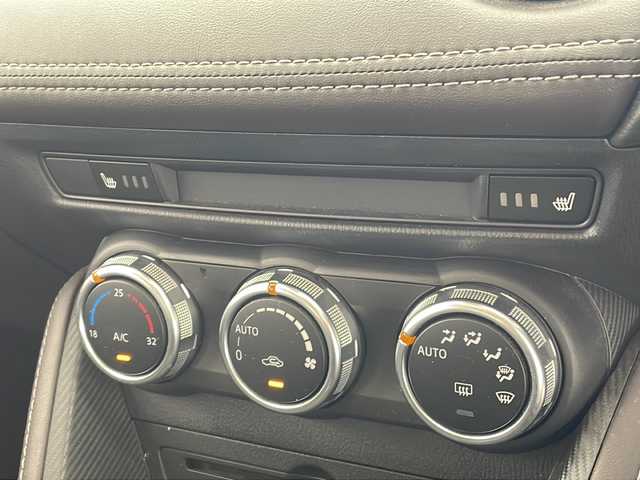 マツダ デミオ 13S ツーリング Lパッケージ 沖縄県 2017(平29)年 6.9万km ソウルレッドプレミアムメタリック 純正ナビ　　/　(フルセグＴＶ　Ｂｌｕｅｔｏｏｔｈ　ＣＤ／ＤＶＤ)/クルーズコントロール　/ハーフレザーシート　/シートヒーター　/ＬＥＤヘッドライト　/純正１５インチアルミホイール　/アイドリングストップ　/スマートキー/アイドリングストップ　/レーンキープアシスト/ETC