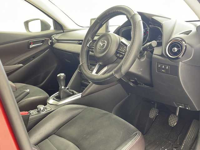 マツダ デミオ 13S ツーリング Lパッケージ 沖縄県 2017(平29)年 6.9万km ソウルレッドプレミアムメタリック 純正ナビ　　/　(フルセグＴＶ　Ｂｌｕｅｔｏｏｔｈ　ＣＤ／ＤＶＤ)/クルーズコントロール　/ハーフレザーシート　/シートヒーター　/ＬＥＤヘッドライト　/純正１５インチアルミホイール　/アイドリングストップ　/スマートキー/アイドリングストップ　/レーンキープアシスト/ETC