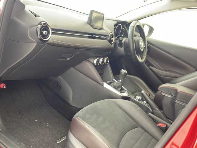 マツダ デミオ 13S ツーリング Lパッケージ 沖縄県 2017(平29)年 6.9万km ソウルレッドプレミアムメタリック 純正ナビ　　/　(フルセグＴＶ　Ｂｌｕｅｔｏｏｔｈ　ＣＤ／ＤＶＤ)/クルーズコントロール　/ハーフレザーシート　/シートヒーター　/ＬＥＤヘッドライト　/純正１５インチアルミホイール　/アイドリングストップ　/スマートキー/アイドリングストップ　/レーンキープアシスト/ETC