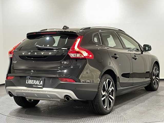 ボルボ Ｖ４０ クロスカントリー T5 AWD モメンタム 新潟県 2019(令1)年 4.1万km オニキスブラックP ４WD/純正HDDナビ/バックカメラ/ETC/インテリセーフ/衝突回避ブレーキ/レーンキーピングエイド/アダプティブクルーズコントロール/ブラインドスポットインフォメーションシステム/リアパークセンサー/ダウンヒルアシストコントロール/ハーフレザーシート/運転席メモリ付きパワーシート/シートヒーター（D席・N席）/純正18インチAW/LEDヘッドライト/オートライト/純正フロアマット