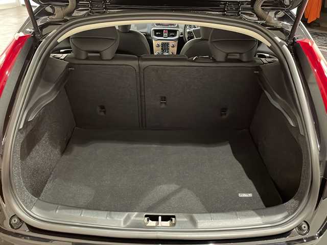 ボルボ Ｖ４０ クロスカントリー T5 AWD モメンタム 新潟県 2019(令1)年 4.1万km オニキスブラックP ４WD/純正HDDナビ/バックカメラ/ETC/インテリセーフ/衝突回避ブレーキ/レーンキーピングエイド/アダプティブクルーズコントロール/ブラインドスポットインフォメーションシステム/リアパークセンサー/ダウンヒルアシストコントロール/ハーフレザーシート/運転席メモリ付きパワーシート/シートヒーター（D席・N席）/純正18インチAW/LEDヘッドライト/オートライト/純正フロアマット