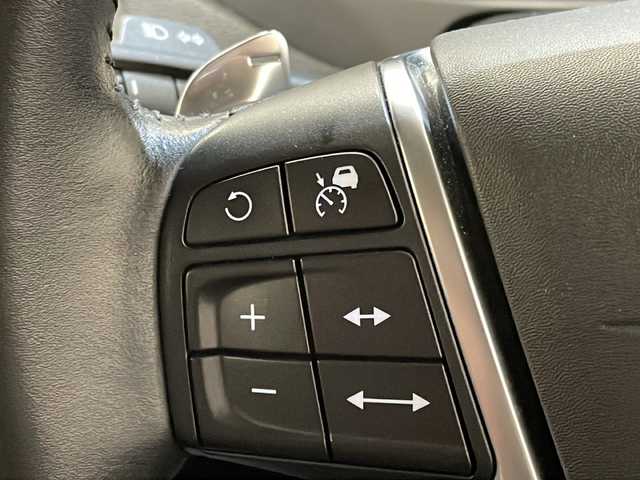 ボルボ Ｖ４０ クロスカントリー T5 AWD モメンタム 新潟県 2019(令1)年 4.1万km オニキスブラックP ４WD/純正HDDナビ/バックカメラ/ETC/インテリセーフ/衝突回避ブレーキ/レーンキーピングエイド/アダプティブクルーズコントロール/ブラインドスポットインフォメーションシステム/リアパークセンサー/ダウンヒルアシストコントロール/ハーフレザーシート/運転席メモリ付きパワーシート/シートヒーター（D席・N席）/純正18インチAW/LEDヘッドライト/オートライト/純正フロアマット