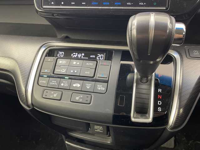 ホンダ ステップワゴン スパーダ クールスピリット 群馬県 2017(平29)年 7.1万km プレミアムスパークルブラックパール 純正９型インターナビ　後席１０型フリップダウンモニター　ＥＴＣ　全周囲モニター　フルセグテレビ　シートヒーター　パドルシフト　ステアリングスイッチ　ＬＥＤヘッドライト　バニティミラー　禁煙車