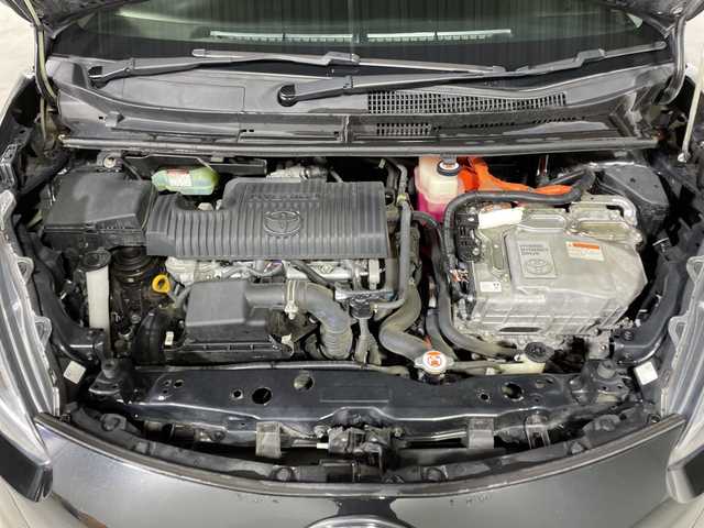 トヨタ シエンタ ハイブリッド G クエロ 福岡県 2018(平30)年 7.5万km ブラックマイカ デンソーテン製HDDナビ（AVN-D9W）/Bluetooth/フルセグ/CD/DVD/両側パワースライドドア/バックカメラ/ドライブレコーダー/プッシュスタート/スマートキー/純正フロアマット/LEDヘッドライト/フォグランプ/オートマチックハイビーム/ETC/ドアバイザー/電動格納ミラー/横滑り防止装置/レーンキープアシスト/衝突被害軽減システム