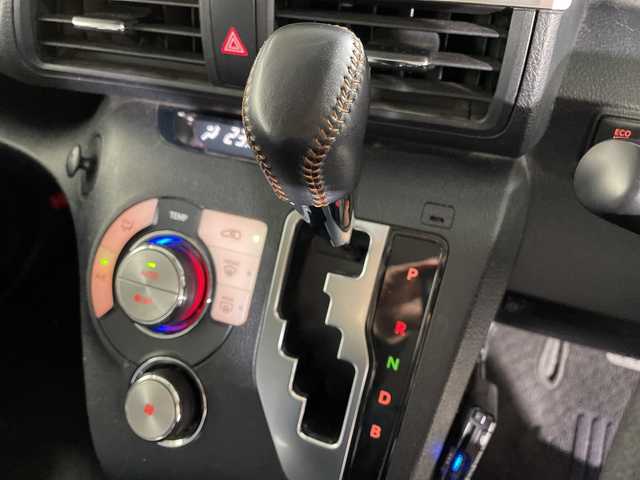 トヨタ シエンタ ハイブリッド G クエロ 福岡県 2018(平30)年 7.5万km ブラックマイカ デンソーテン製HDDナビ（AVN-D9W）/Bluetooth/フルセグ/CD/DVD/両側パワースライドドア/バックカメラ/ドライブレコーダー/プッシュスタート/スマートキー/純正フロアマット/LEDヘッドライト/フォグランプ/オートマチックハイビーム/ETC/ドアバイザー/電動格納ミラー/横滑り防止装置/レーンキープアシスト/衝突被害軽減システム