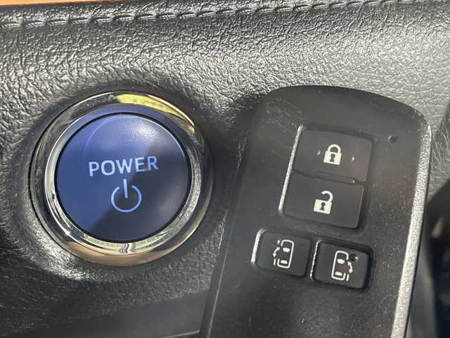 トヨタ シエンタ ハイブリッド G クエロ 福岡県 2018(平30)年 7.5万km ブラックマイカ デンソーテン製HDDナビ（AVN-D9W）/Bluetooth/フルセグ/CD/DVD/両側パワースライドドア/バックカメラ/ドライブレコーダー/プッシュスタート/スマートキー/純正フロアマット/LEDヘッドライト/フォグランプ/オートマチックハイビーム/ETC/ドアバイザー/電動格納ミラー/横滑り防止装置/レーンキープアシスト/衝突被害軽減システム