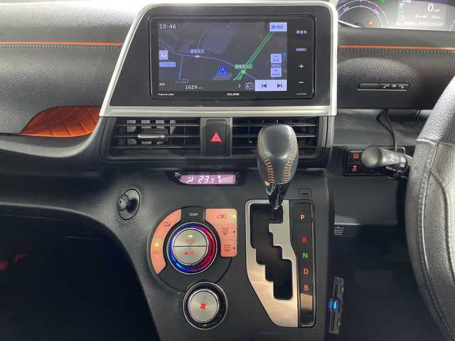 トヨタ シエンタ ハイブリッド G クエロ 福岡県 2018(平30)年 7.5万km ブラックマイカ デンソーテン製HDDナビ（AVN-D9W）/Bluetooth/フルセグ/CD/DVD/両側パワースライドドア/バックカメラ/ドライブレコーダー/プッシュスタート/スマートキー/純正フロアマット/LEDヘッドライト/フォグランプ/オートマチックハイビーム/ETC/ドアバイザー/電動格納ミラー/横滑り防止装置/レーンキープアシスト/衝突被害軽減システム