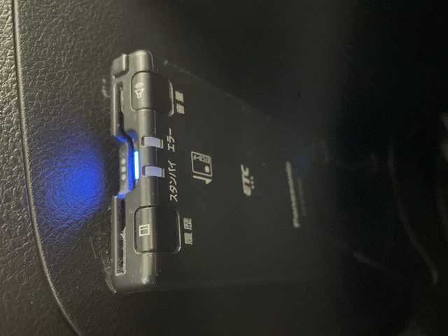 トヨタ シエンタ ハイブリッド G クエロ 福岡県 2018(平30)年 7.5万km ブラックマイカ デンソーテン製HDDナビ（AVN-D9W）/Bluetooth/フルセグ/CD/DVD/両側パワースライドドア/バックカメラ/ドライブレコーダー/プッシュスタート/スマートキー/純正フロアマット/LEDヘッドライト/フォグランプ/オートマチックハイビーム/ETC/ドアバイザー/電動格納ミラー/横滑り防止装置/レーンキープアシスト/衝突被害軽減システム