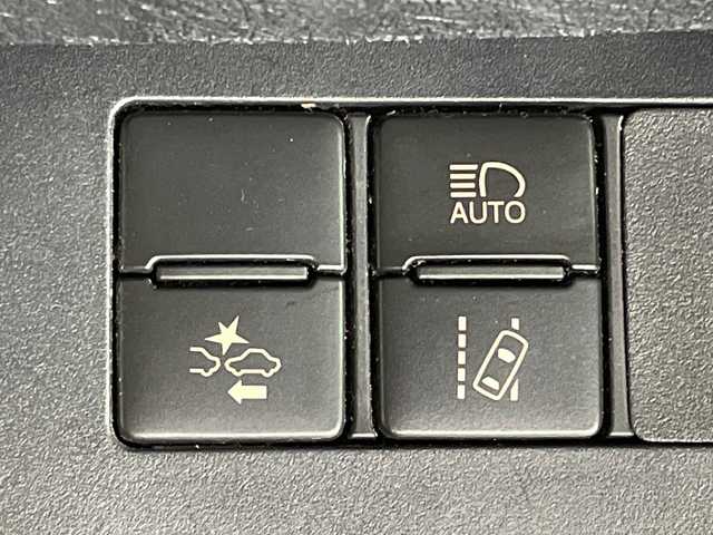 トヨタ シエンタ ハイブリッド G クエロ 福岡県 2018(平30)年 7.5万km ブラックマイカ デンソーテン製HDDナビ（AVN-D9W）/Bluetooth/フルセグ/CD/DVD/両側パワースライドドア/バックカメラ/ドライブレコーダー/プッシュスタート/スマートキー/純正フロアマット/LEDヘッドライト/フォグランプ/オートマチックハイビーム/ETC/ドアバイザー/電動格納ミラー/横滑り防止装置/レーンキープアシスト/衝突被害軽減システム