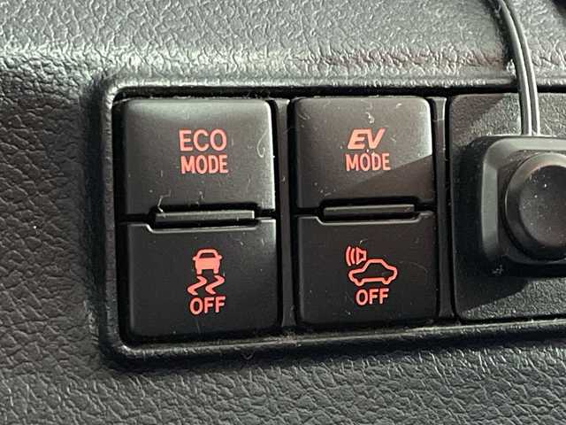 トヨタ シエンタ ハイブリッド G クエロ 福岡県 2018(平30)年 7.5万km ブラックマイカ デンソーテン製HDDナビ（AVN-D9W）/Bluetooth/フルセグ/CD/DVD/両側パワースライドドア/バックカメラ/ドライブレコーダー/プッシュスタート/スマートキー/純正フロアマット/LEDヘッドライト/フォグランプ/オートマチックハイビーム/ETC/ドアバイザー/電動格納ミラー/横滑り防止装置/レーンキープアシスト/衝突被害軽減システム