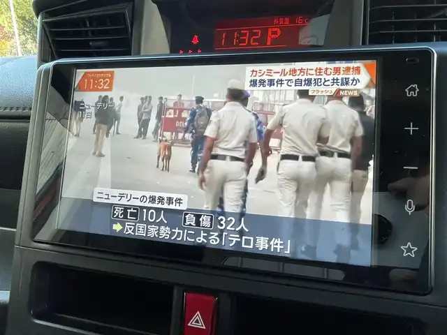 トヨタ ルーミー X 埼玉県 2023(令5)年 2.2万km ファイアークォーツレッドM /純正9型ディスプレイオーディオ//AppleCarPlay/AndridAuto//フルセグTV//バックカメラ//Bluetooth接続//片側パワースライドドア//前2席シートヒーター//ビルトインETC//スマートキーx2//LEDヘッドライト//衝突軽減ブレーキ//車線逸脱警報//横滑り防止装置//Wエアバッグ/ABS//ドライブレコーダー//オートライト//プライバシーガラス//ドアバイザー//新車時保証書//取扱説明書//オーディオ取説