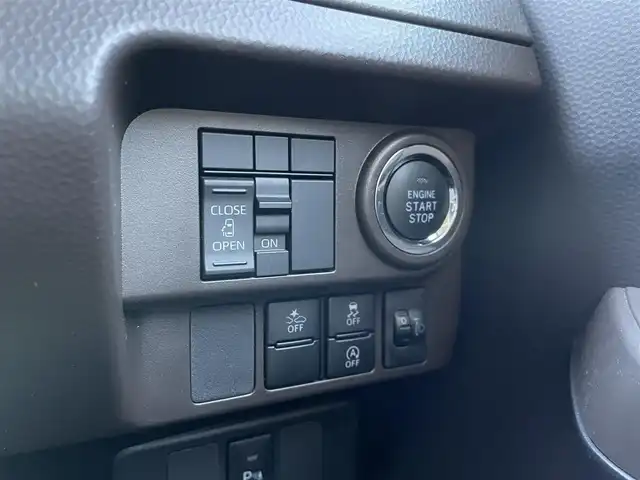 トヨタ ルーミー X 埼玉県 2023(令5)年 2.2万km ファイアークォーツレッドM /純正9型ディスプレイオーディオ//AppleCarPlay/AndridAuto//フルセグTV//バックカメラ//Bluetooth接続//片側パワースライドドア//前2席シートヒーター//ビルトインETC//スマートキーx2//LEDヘッドライト//衝突軽減ブレーキ//車線逸脱警報//横滑り防止装置//Wエアバッグ/ABS//ドライブレコーダー//オートライト//プライバシーガラス//ドアバイザー//新車時保証書//取扱説明書//オーディオ取説